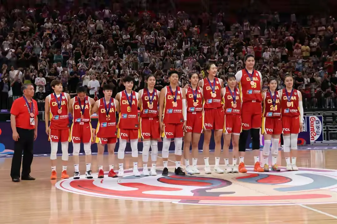 主教练宫鲁, 比较大 主教练宫鲁, 比较大