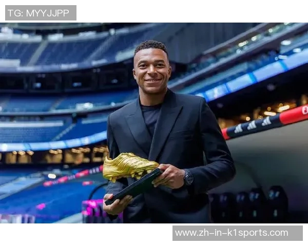 姆巴佩球场外的时尚魅力 解析他独特的穿搭风格与潮流态度